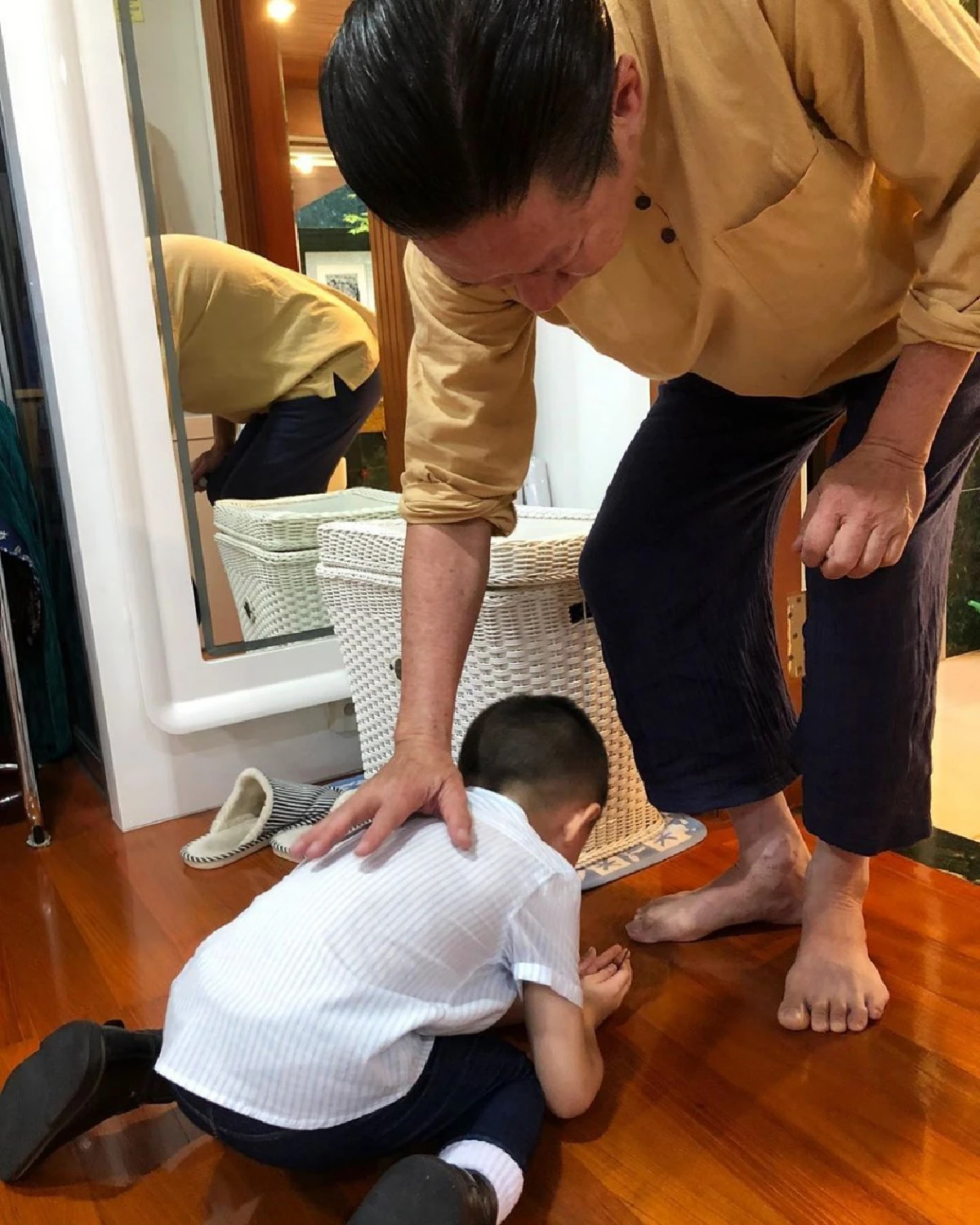 เสี่ยตา ปัญญา เป็นปลื้ม! น้องน้ำอิง วิ่งมากราบขอพรคุณตาในวันเกิด