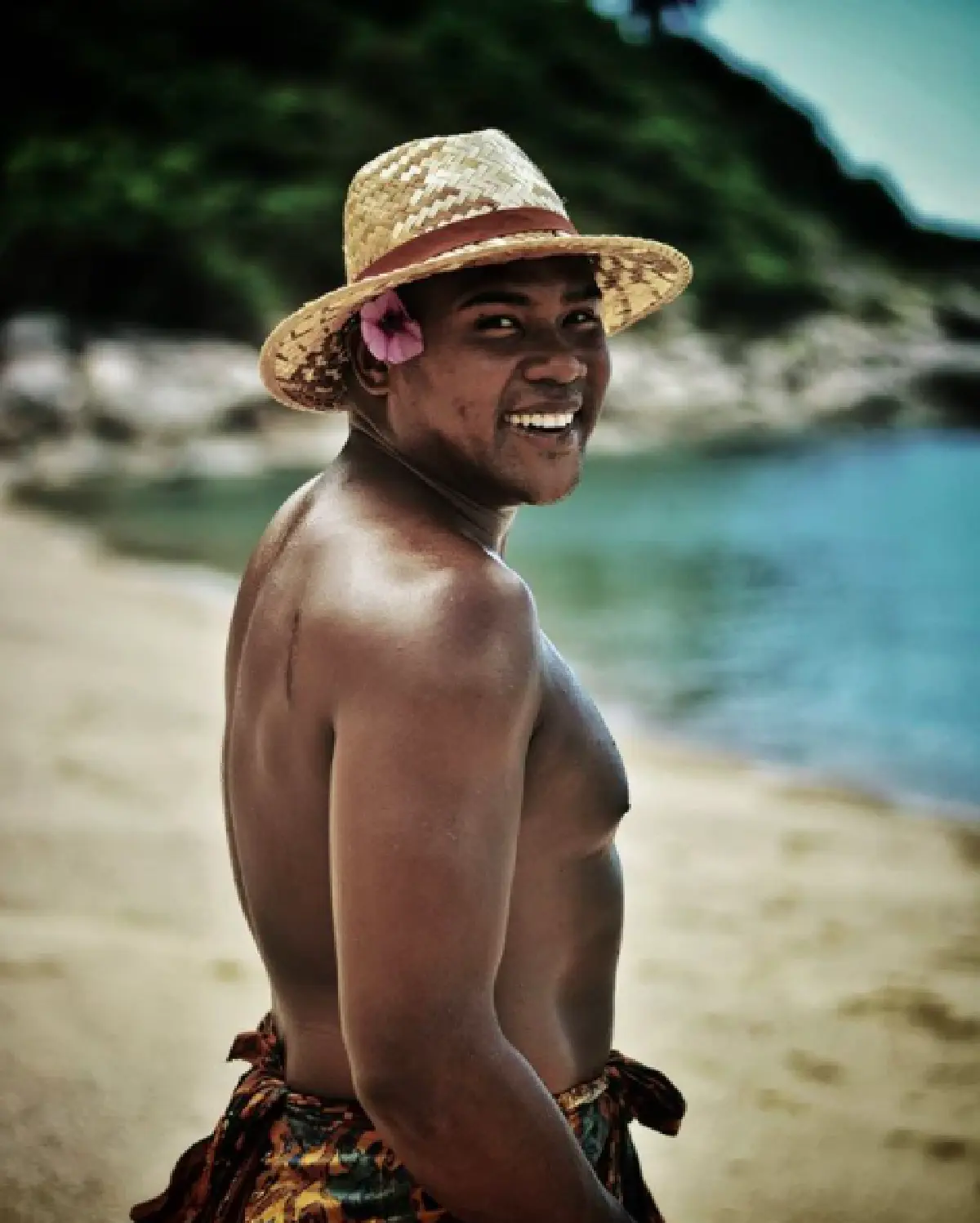 “รัศมีแข” ทำทะเลสุราษฎร์ธานีเดือด! จัดเต็มแฟชั่นชาวเกาะ เบาๆ แต่แซ่บ