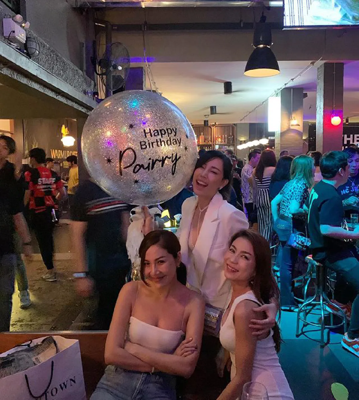 แพร พรรัมภา ยิ้มแก้มฉีก! เชน เซอร์ไพรส์วันเกิดด้วยของขวัญราคาหลักแสน