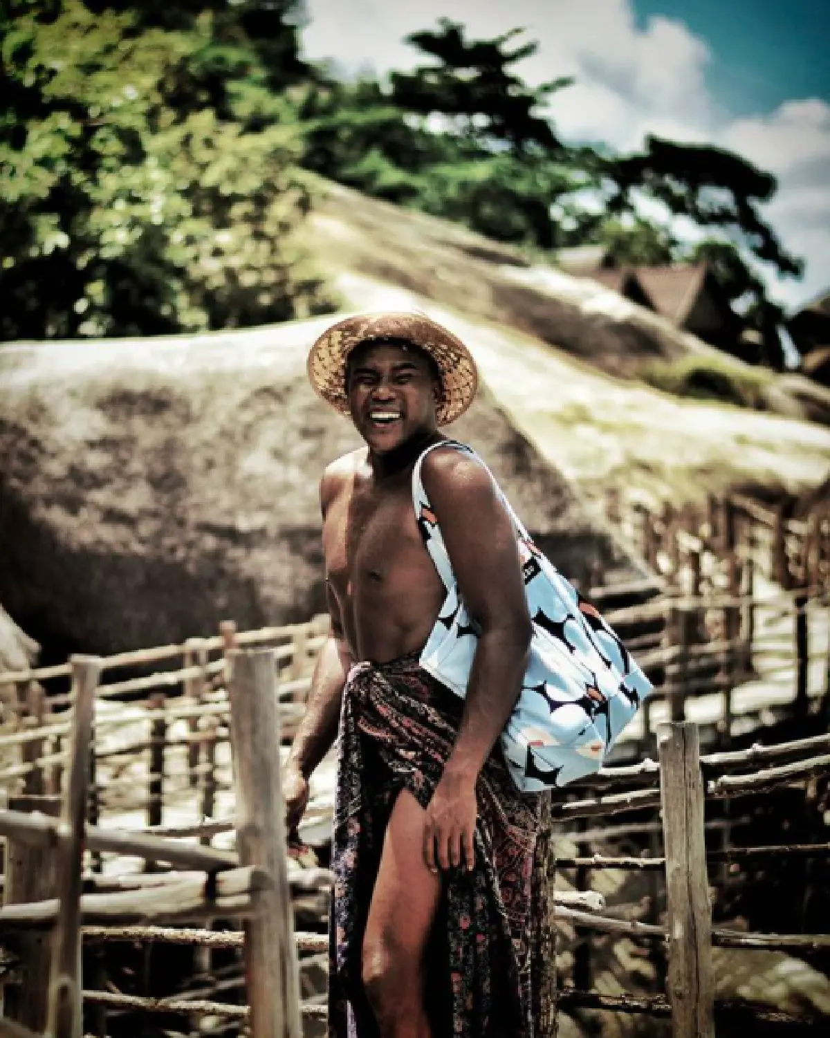 “รัศมีแข” ทำทะเลสุราษฎร์ธานีเดือด! จัดเต็มแฟชั่นชาวเกาะ เบาๆ แต่แซ่บ