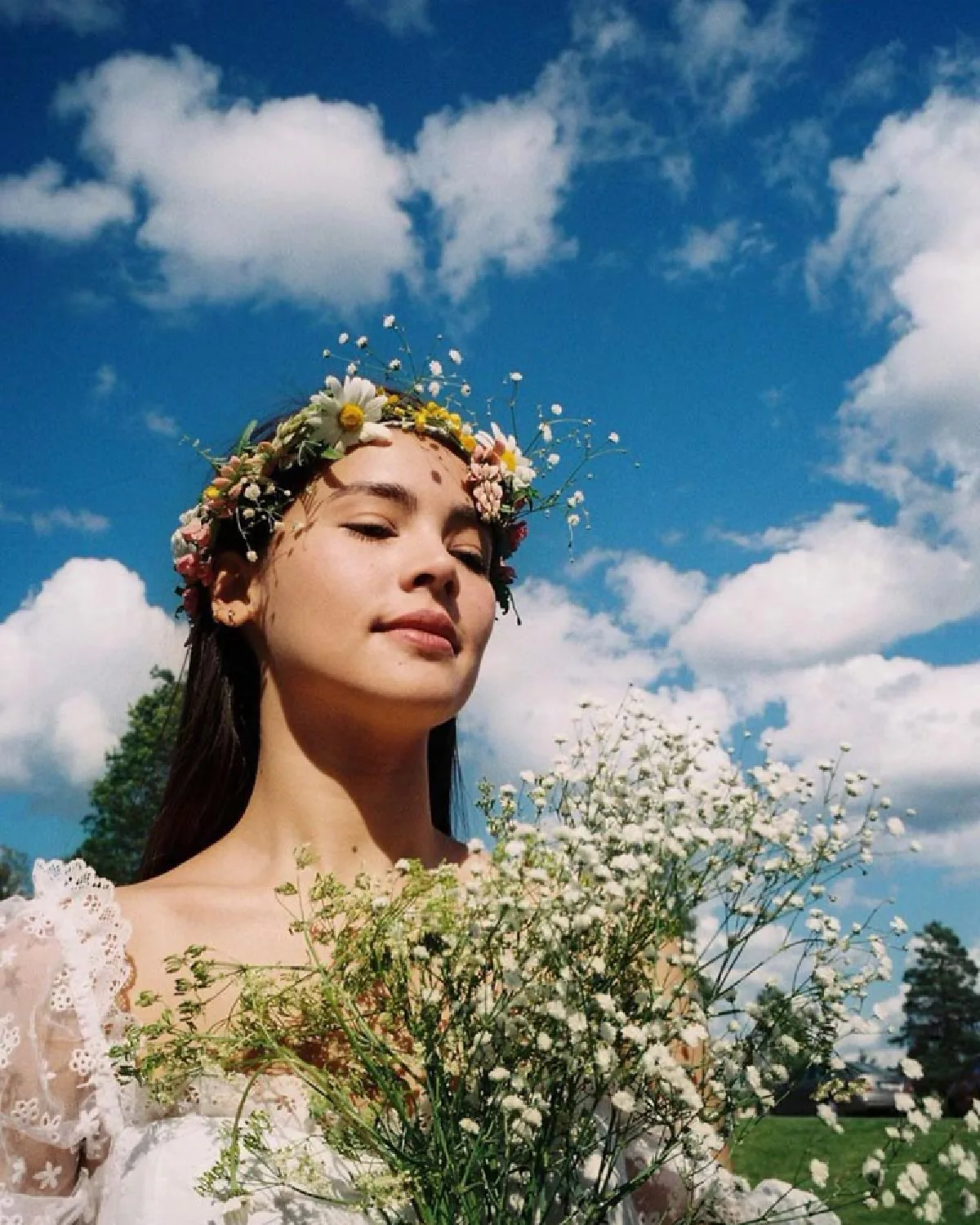 เอาแล้ว!! “ญาญ่า อุรัสยา“ ปลุกเทรนด์ใหม่ คราวนี้ถึงตาดอกไม้แพงแน่เลย