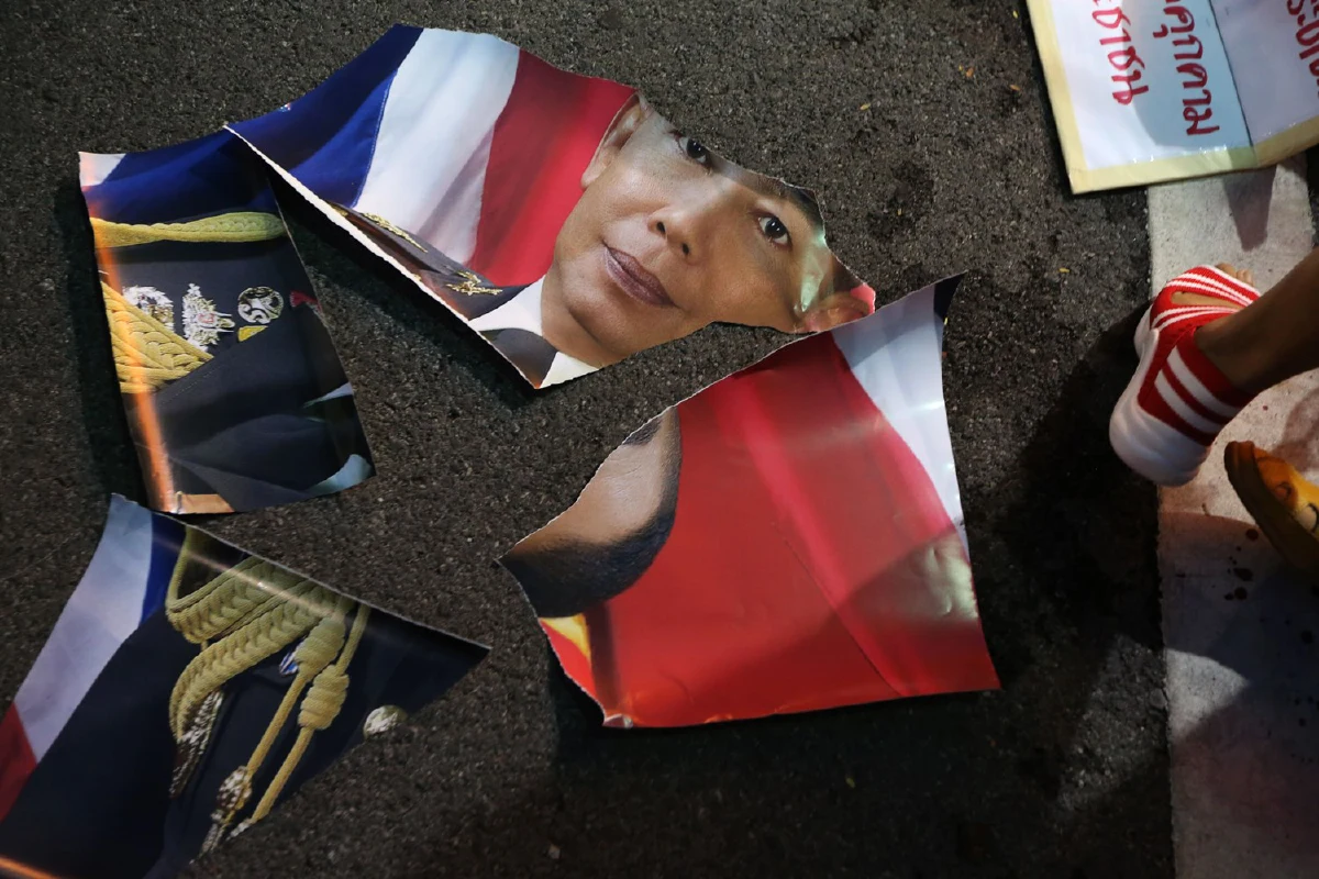 ตร.ให้รอดูท่าที"บิ๊กแดง"จะดำเนินคดีม็อบฉีกรูปหน้าบก.ทบ.หรือไม่