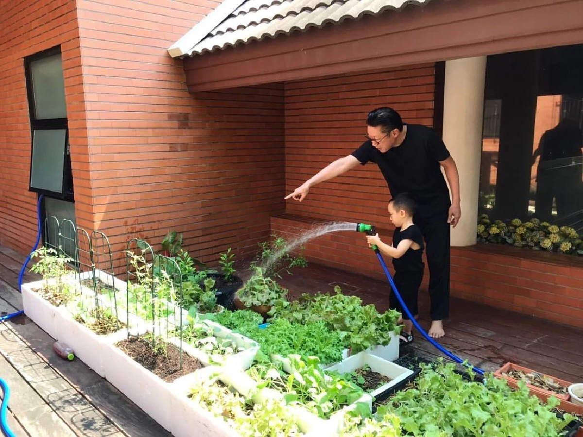 เสี่ยตา ปัญญา เป็นปลื้ม! น้องน้ำอิง วิ่งมากราบขอพรคุณตาในวันเกิด