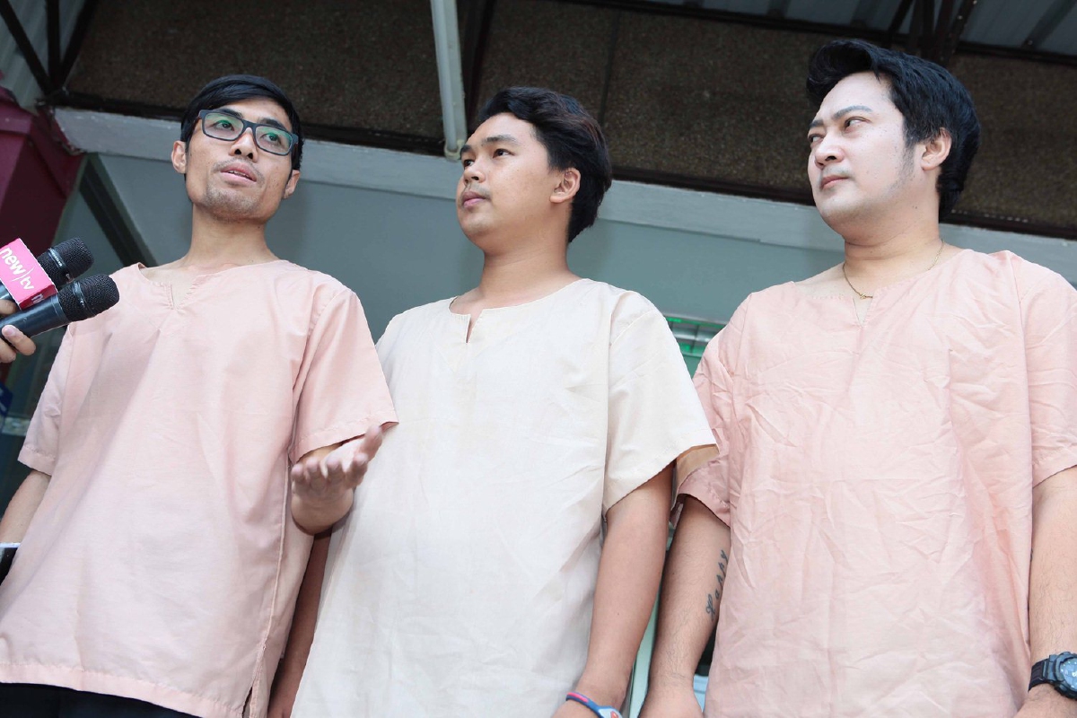 พิพากษายืน "โตโต้" - เพื่อน ผิดฉีกบัตรประชามติคุก4เดือน พิพากษายืน "โตโต้" - เพื่อน ผิดฉีกบัตรประชามติคุก4เดือน
