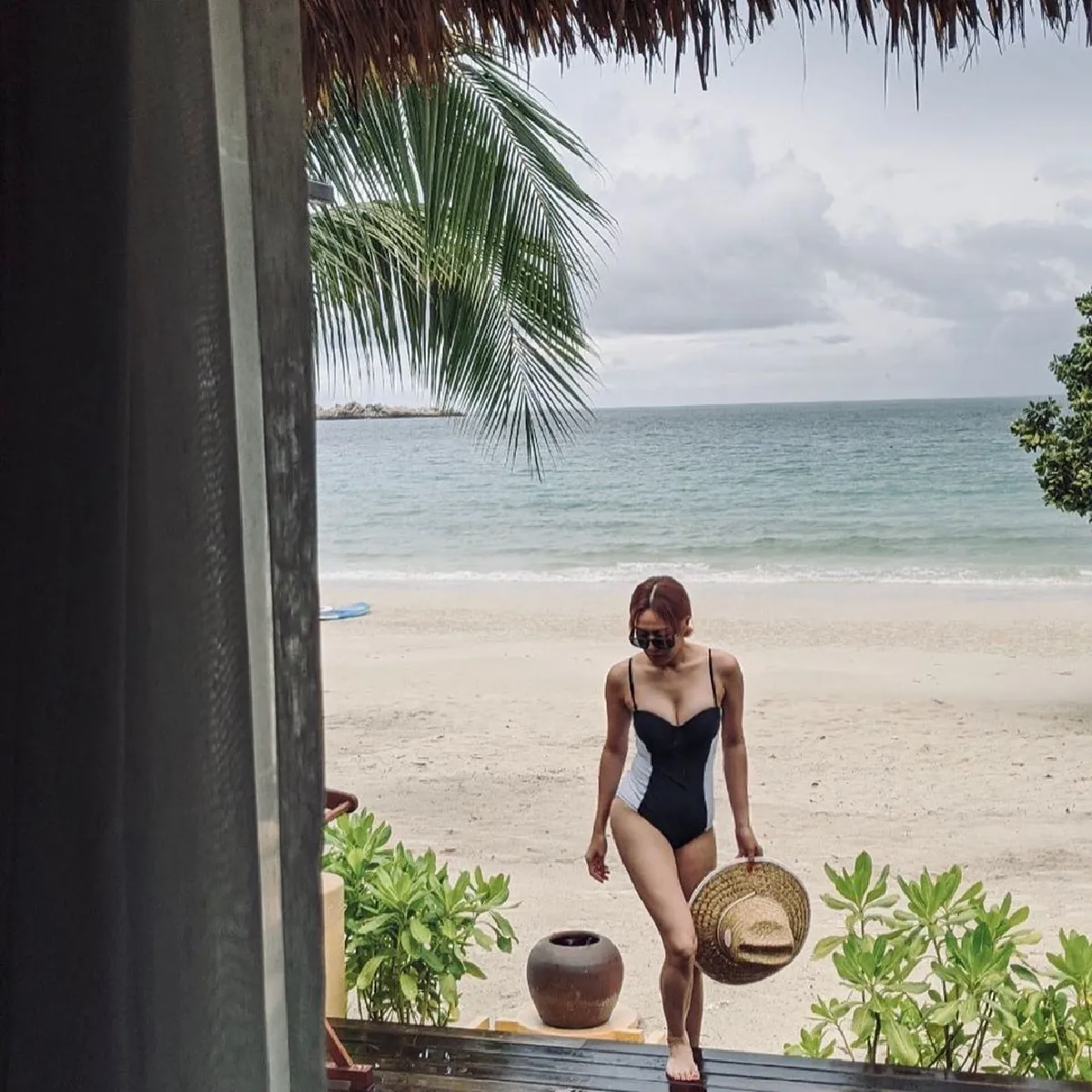 นิว นภัสสร ปล่อยของ! สลัดผ้าอวดหุ่นเซ็กซี่นานๆทีริมทะเล 