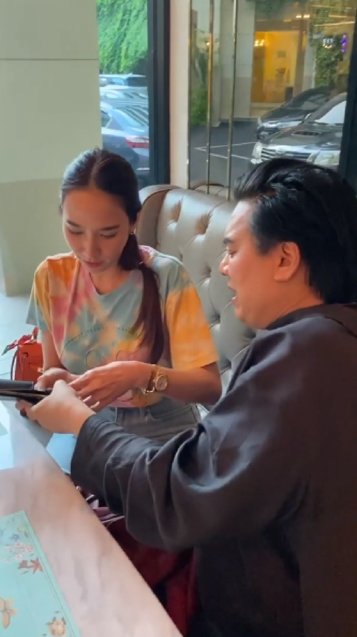 เอ ศุภชัย แฉคลิปโดน อั้ม พัชราภา ปล้นเงินครึ่งแสนกลางร้านอาหาร 