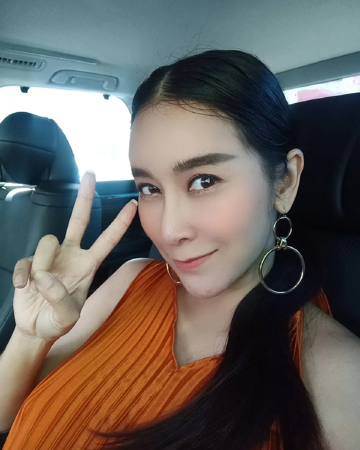 ใหม่ สุคนธวา โอนเงินช่วยค่าเทอมลูก เอมมี่ ลั่นถึงพี่จะเคยเป็นลูกที่ไม่ดี..แต่พี่เป็นแม่ที่ดีได้