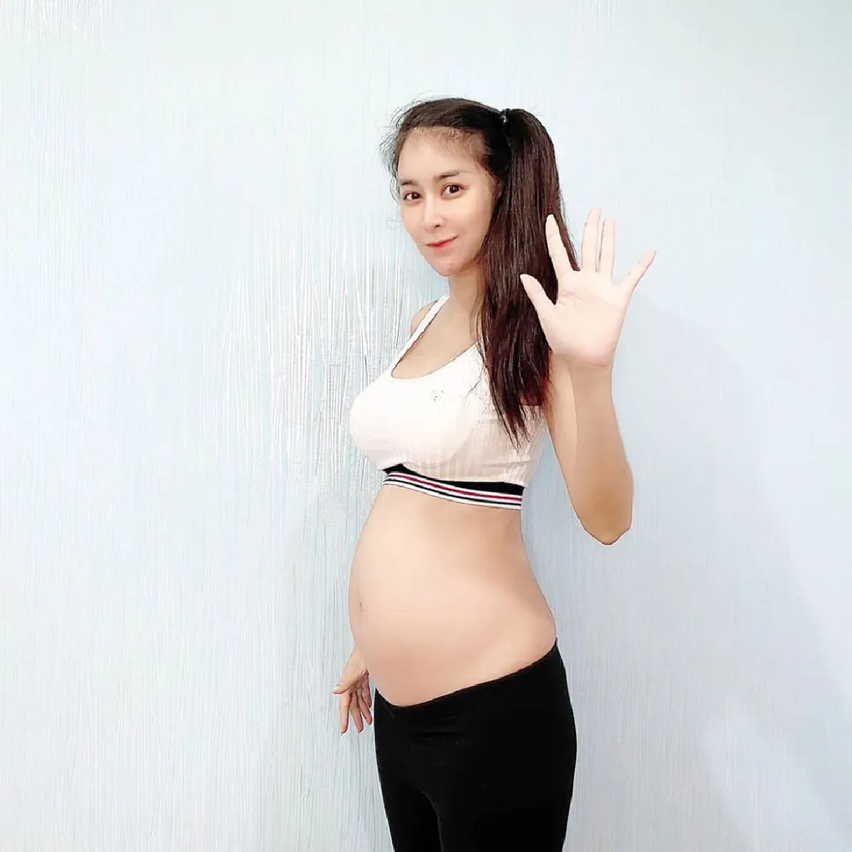 ใหม่ สุคนธวา โอนเงินช่วยค่าเทอมลูก เอมมี่ ลั่นถึงพี่จะเคยเป็นลูกที่ไม่ดี..แต่พี่เป็นแม่ที่ดีได้