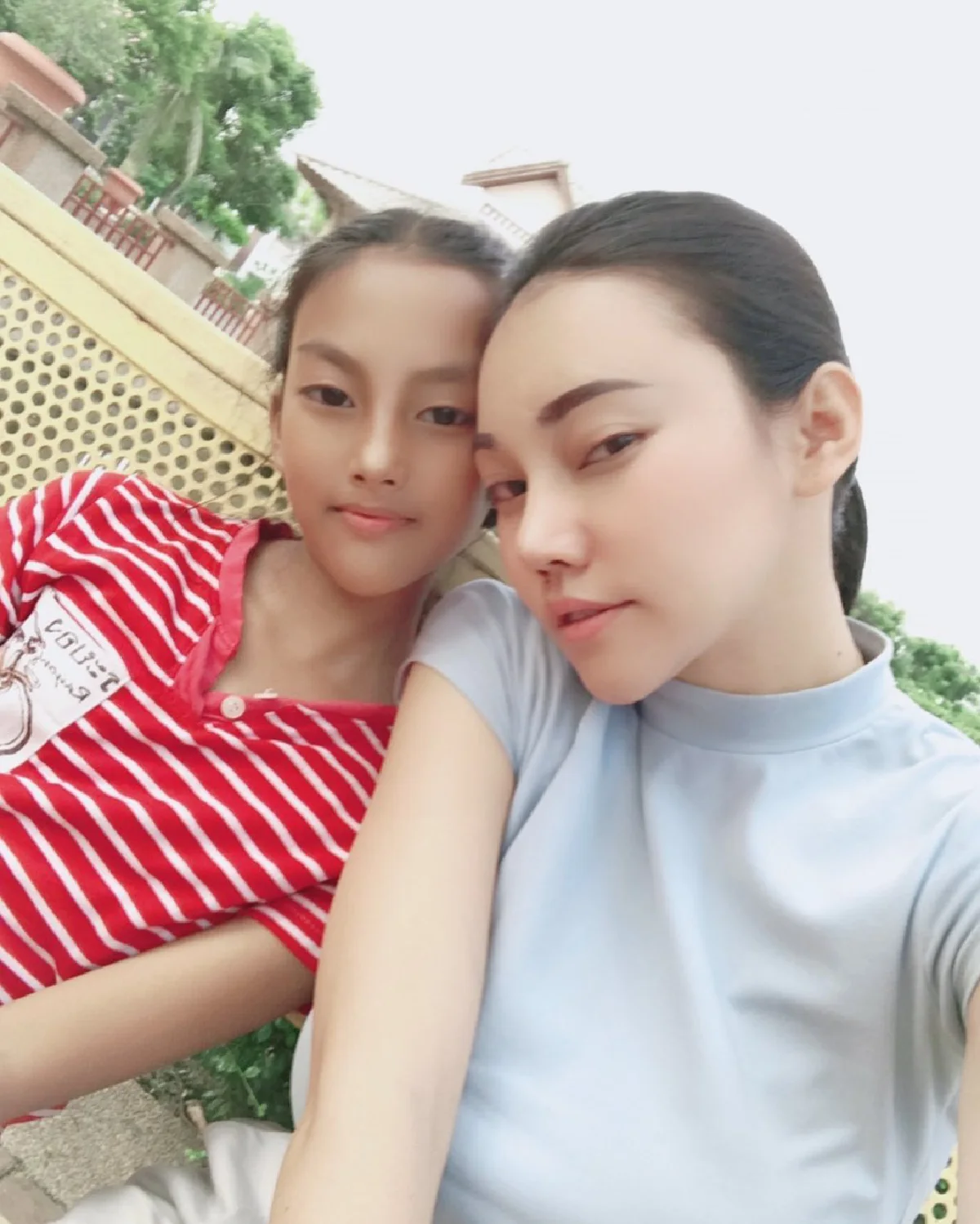 ใหม่ สุคนธวา โอนเงินช่วยค่าเทอมลูก เอมมี่ ลั่นถึงพี่จะเคยเป็นลูกที่ไม่ดี..แต่พี่เป็นแม่ที่ดีได้