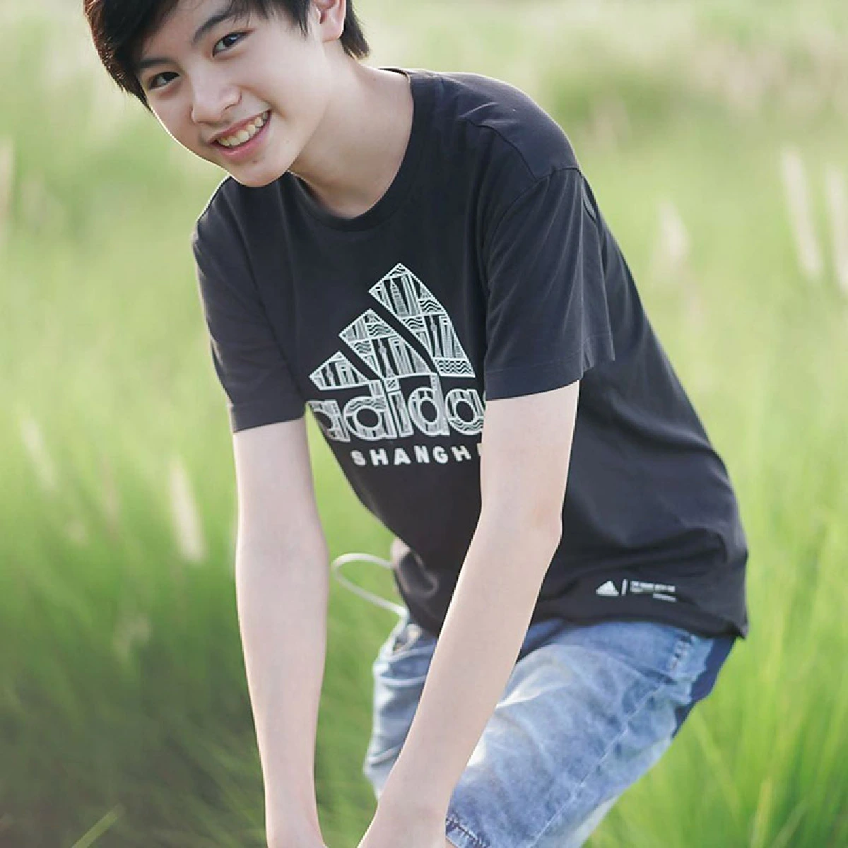 ส่องภาพ น้องเอเอ หลานชาย โทนี่ รากแก่น ฉายแววหล่อออร่าพระเอกจับ 