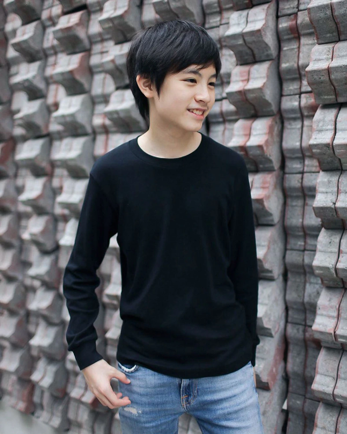 ส่องภาพ น้องเอเอ หลานชาย โทนี่ รากแก่น ฉายแววหล่อออร่าพระเอกจับ 