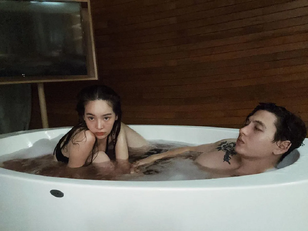  “กวินท์-ปุ้มปุ้ย” โชว์แซ่บลงรูปคู่ในอ่างชวนหวิว แต่คอมเมนต์ภรรยาพีคกว่า!