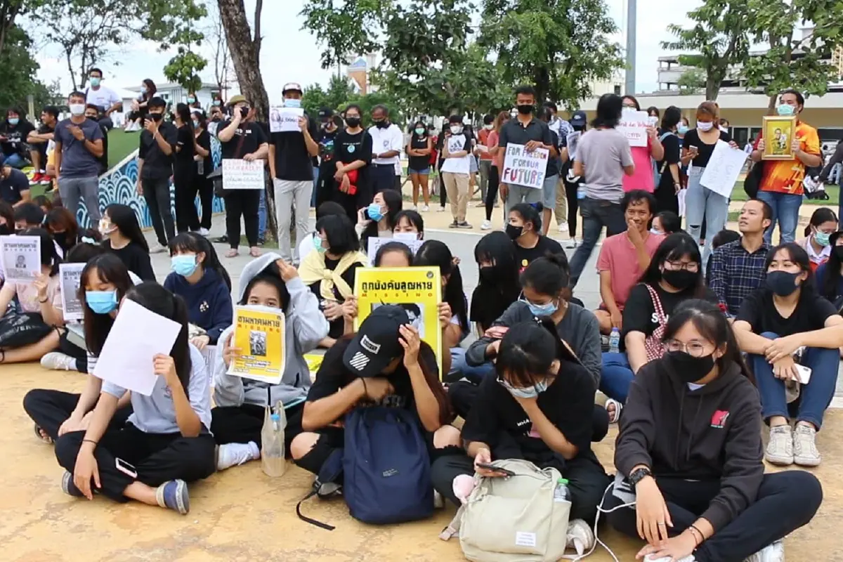 เพนกวิน-ไผ่ดาวดินร่วมชุมนุมขอนแก่นจี้ประยุทธลาออก