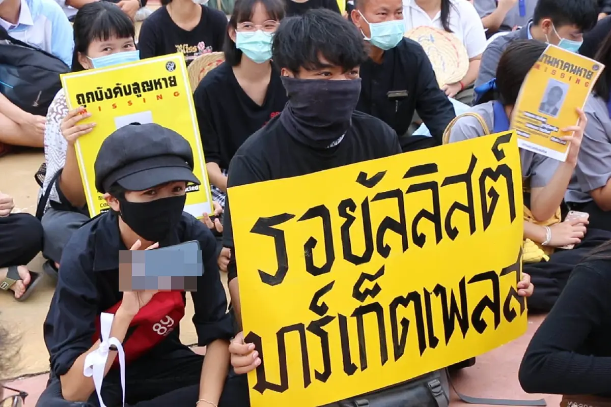 เพนกวิน-ไผ่ดาวดินร่วมชุมนุมขอนแก่นจี้ประยุทธลาออก