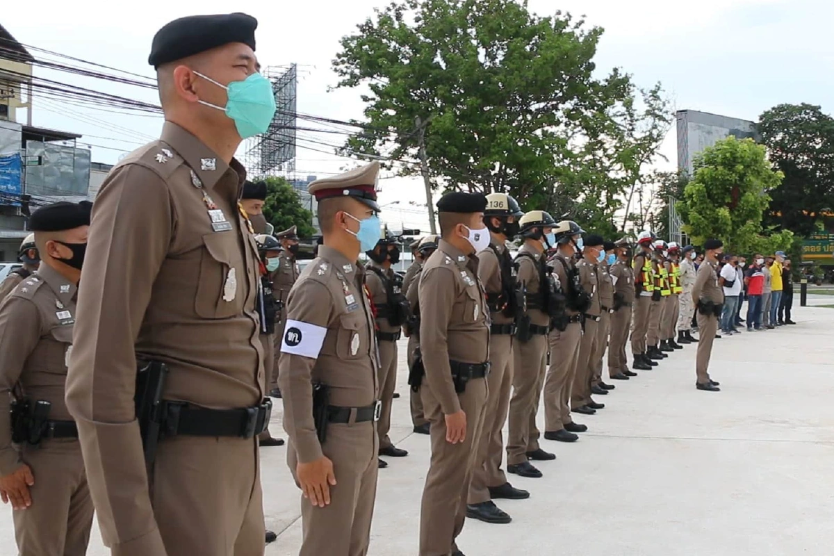 ผู้ชุมนุมเข้าร่วมกลุ่มนักศึกษาม.ขอนแก่นจัดไล่ลุงที่สวนรัชดานุสรณ์