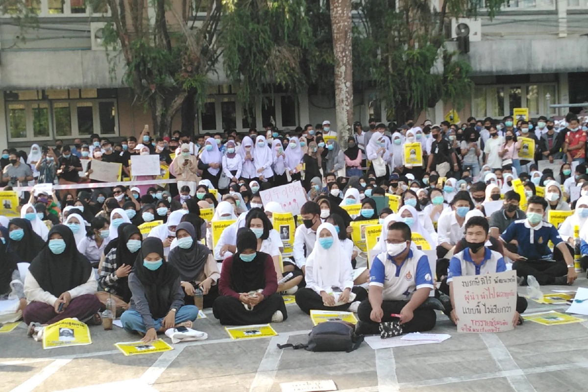 นักศึกษามอ.ปัตตานีจัดชุมนุมเรียกร้อง3ข้อพ่วงยกเลิกอุตสาหกรรมจะนะ