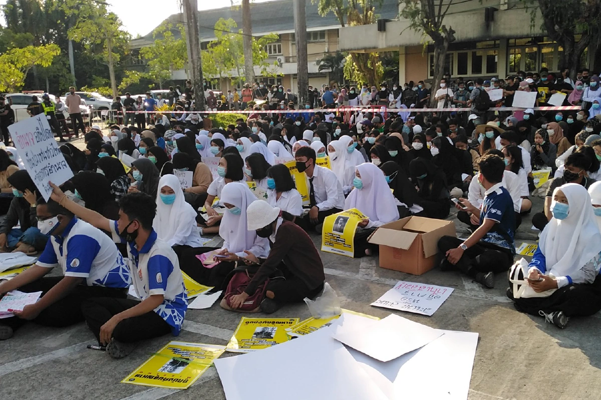 นักศึกษามอ.ปัตตานีจัดชุมนุมเรียกร้อง3ข้อพ่วงยกเลิกอุตสาหกรรมจะนะ