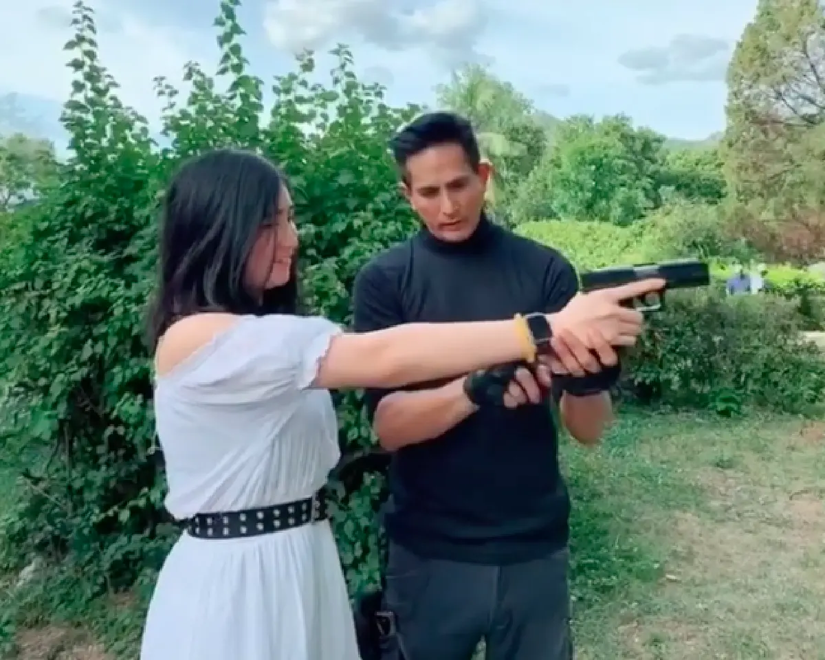 ไม่ธรรมดา! “พีท ทองเจือ” สอนลูกสาว “น้องเซย่า” ยิงปืน ให้รู้ไว้เพื่อป้องกันตัว