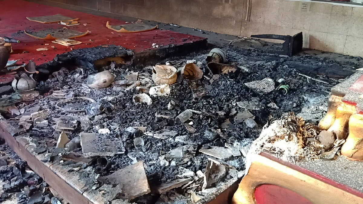 ไฟไหม้โบสถ์เก่าองค์พระประธานเศร้าน้ำตาไหล 