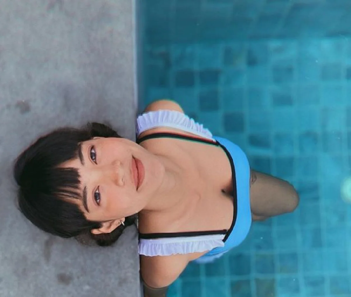 สายป่าน แซ่บจัดเต็มในชุดวันพีซสีแดงเว้าสูง โชว์รอยสักสวยๆในร่มผ้า