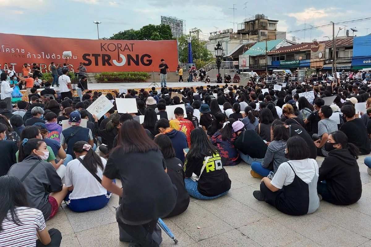 "หยุดใช้สถาบันโจมตีนักศึกษา" ม็อบนศ.โคราชชูจุดยืนไล่รัฐบาล 