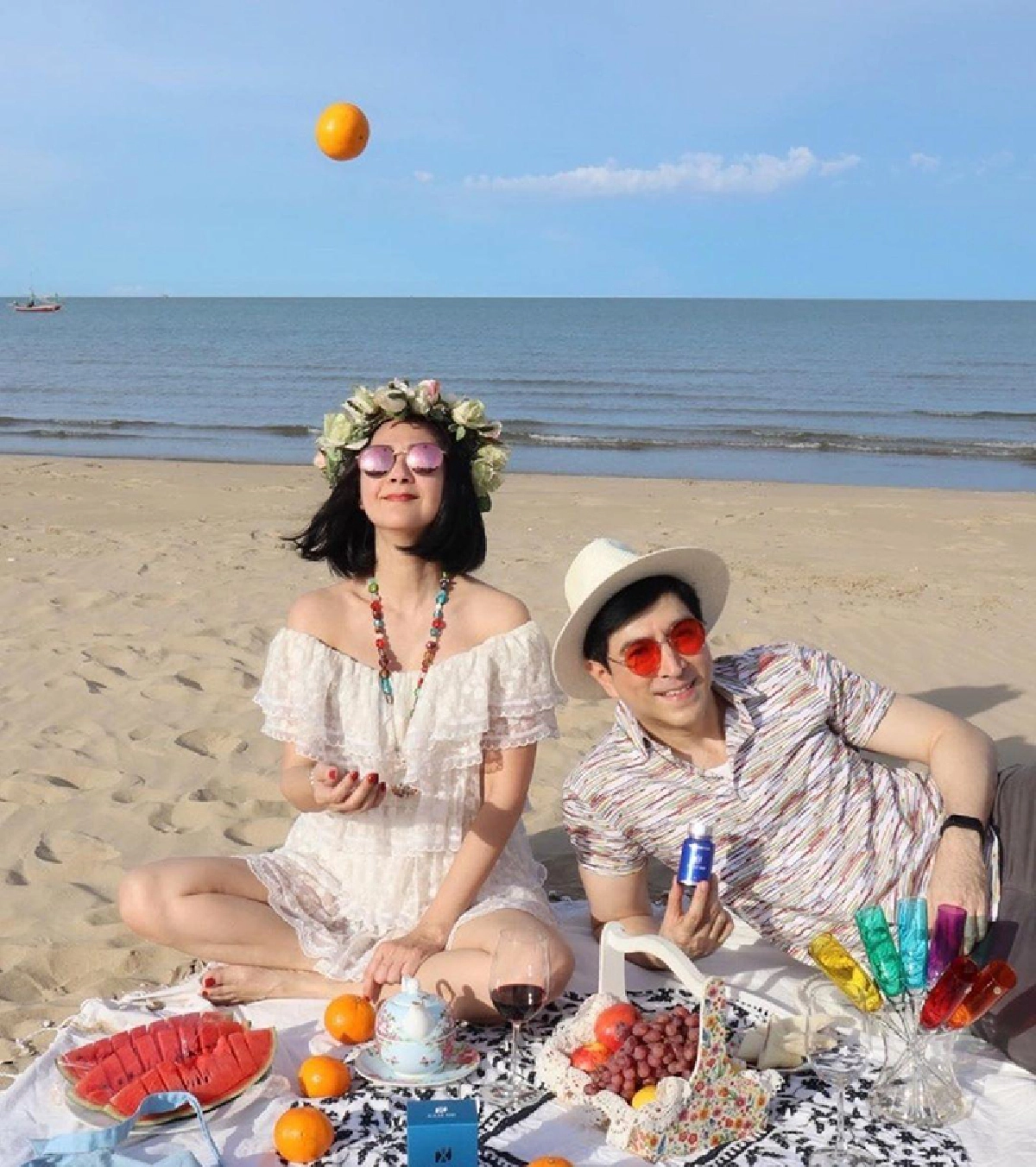 บรรยากาศพาไป! แซม ยุรนันท์ อวดโมเมนต์หวานฉ่ำ คุกเข่าขอภรรยาแต่งงานอีกรอบ