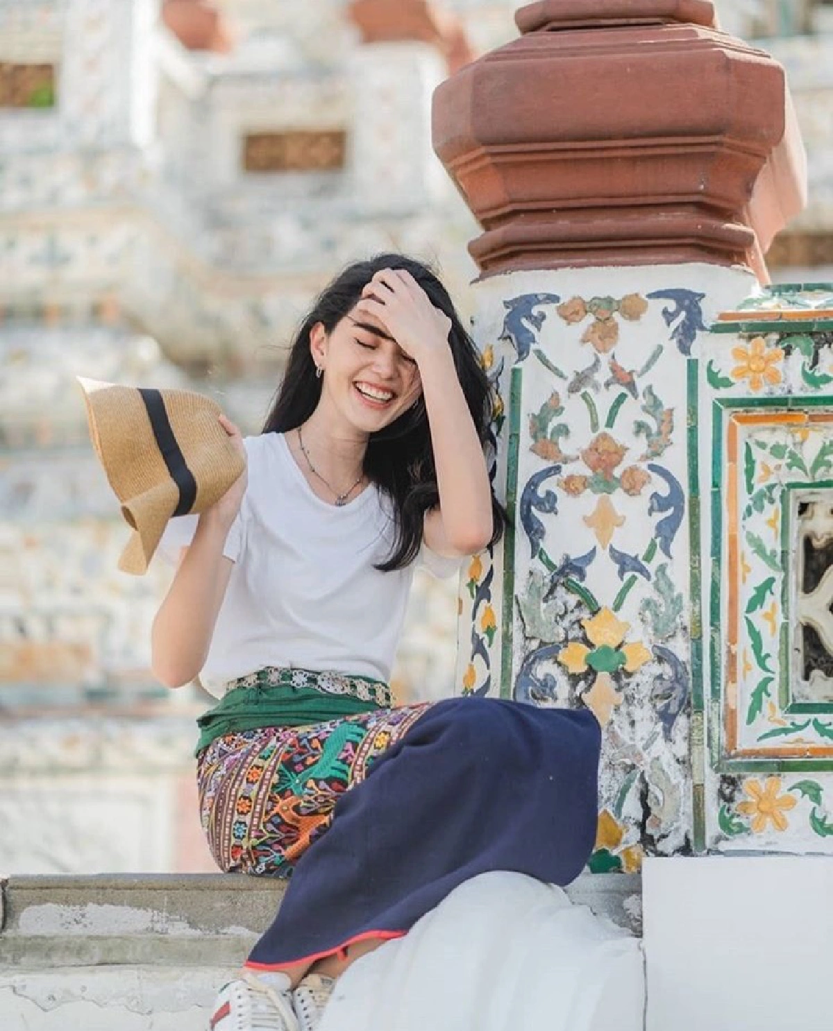 ใหม่ ดาวิกา นุ่งผ้าซิ่นเข้าวัด..สวยใสเรียบง่ายใจละลายไปตามๆกัน