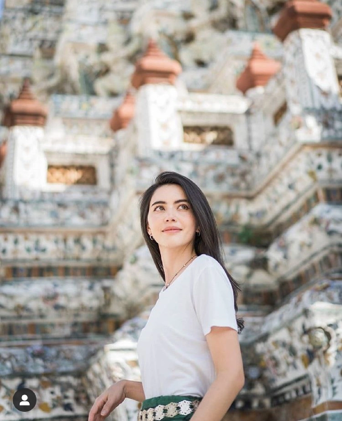 ใหม่ ดาวิกา นุ่งผ้าซิ่นเข้าวัด..สวยใสเรียบง่ายใจละลายไปตามๆกัน