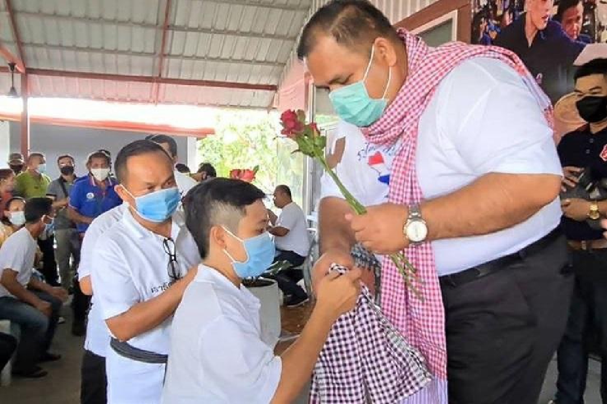อานนท์โต้ศรีสุวรรณปัดตั้งเครือข่ายวิสาหกิจชุมชนหมู่บ้านแบมือของบ อานนท์โต้ศรีสุวรรณปัดตั้งเครือข่ายวิสาหกิจชุมชนหมู่บ้านแบมือของบ