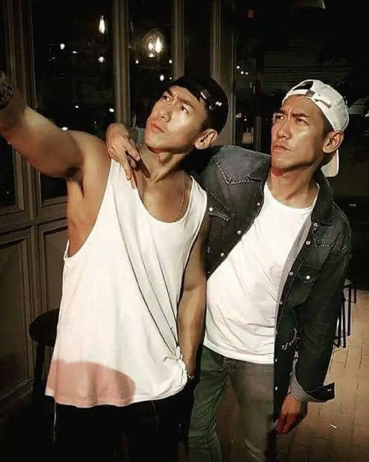   ป๋อมแป๋ม ถ่ายรูปคู่ โต้งทูพี-ดีเจเพชรจ้า หน้าเหมือนกันจนนึกว่าฝาแฝด