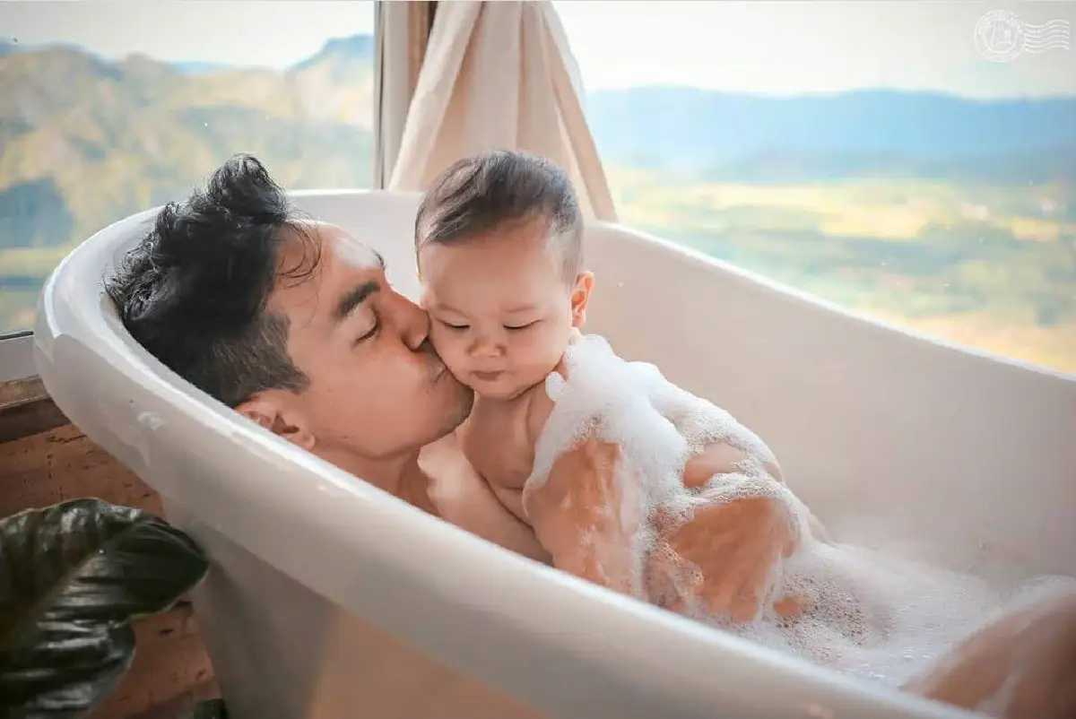 อบอุ่นน่ารัก! กิก ดนัย ลงอ่างอาบน้ำกับ น้องเก้า พร้อมตื่นเช้าชมวิวสวย