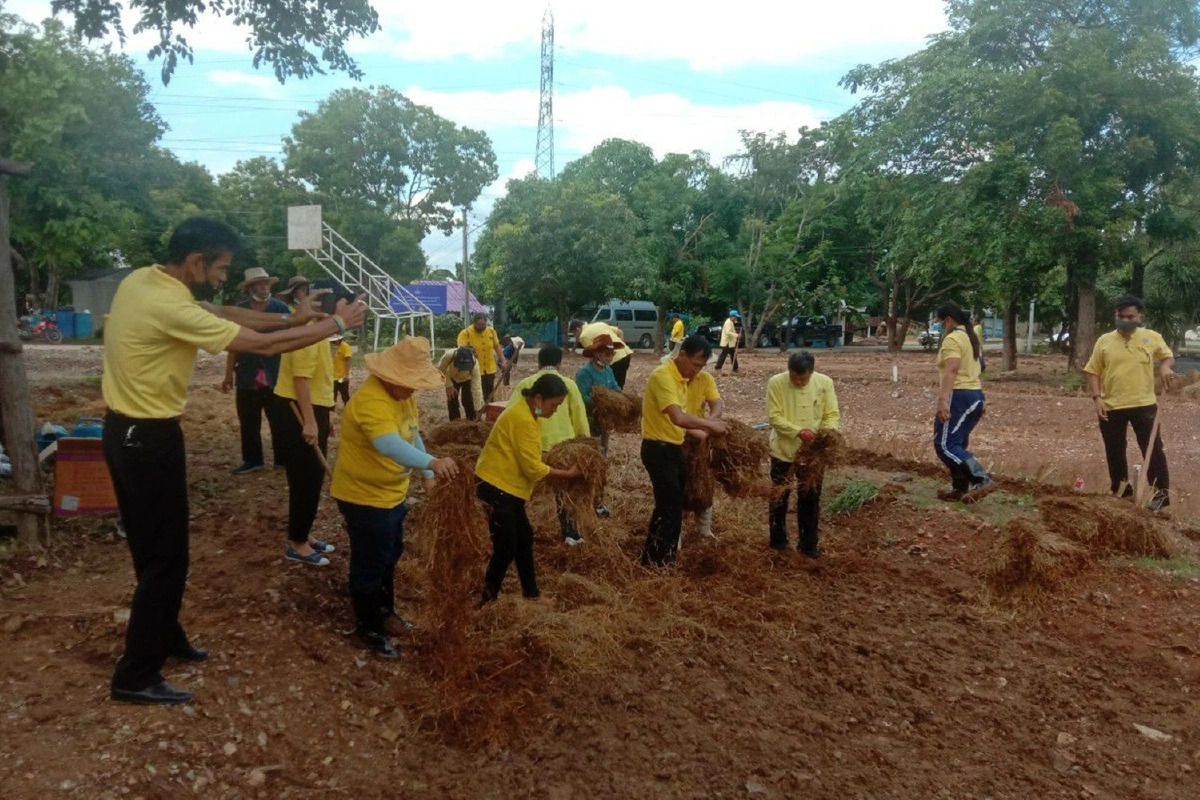 พช.ฝึกปฎิบัติจริง“เอามื้อสามัคคี”พัฒนาคุณภาพชีวิตตามหลักทฤษฎีใหม่