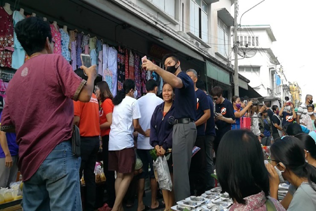 "ธนาธร- ช่อ"ลุยพิษณุโลก เปิดตัวผู้สมัครชิงเก้าอี้นายก อบจ. "ธนาธร- ช่อ"ลุยพิษณุโลก เปิดตัวผู้สมัครชิงเก้าอี้นายก อบจ.