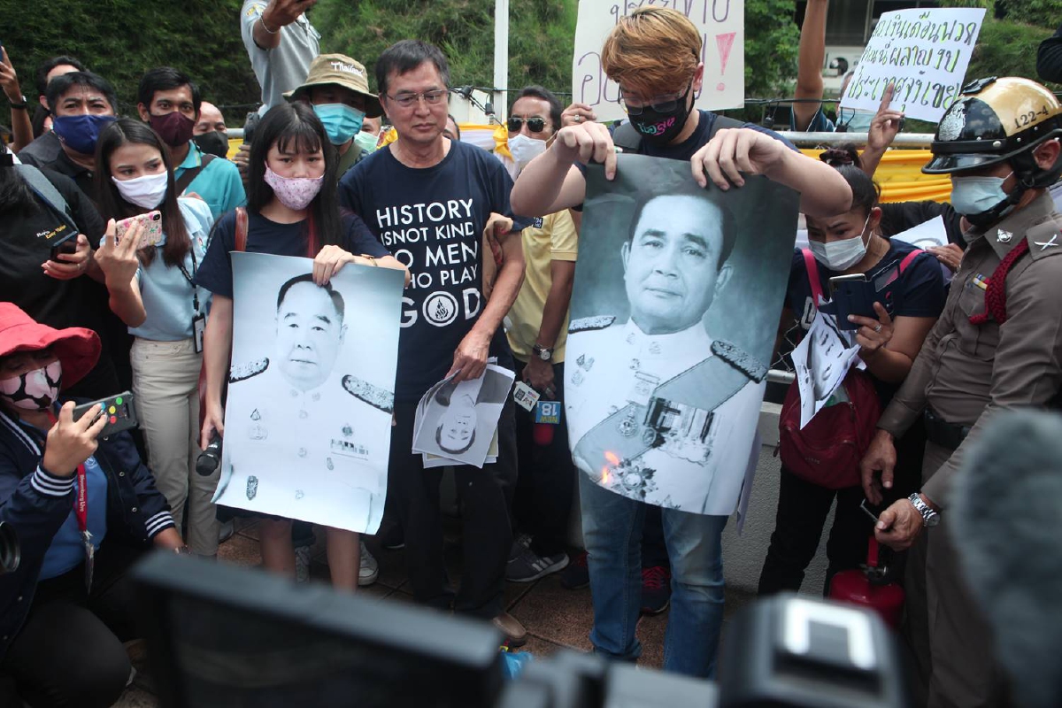 โพลชี้คนอยากเปลี่ยนผู้บริหารประเทศ พร้อมเทคะแนนให้พรรคการเมืองใหม่ โพลชี้คนอยากเปลี่ยนผู้บริหารประเทศ พร้อมเทคะแนนให้พรรคการเมืองใหม่