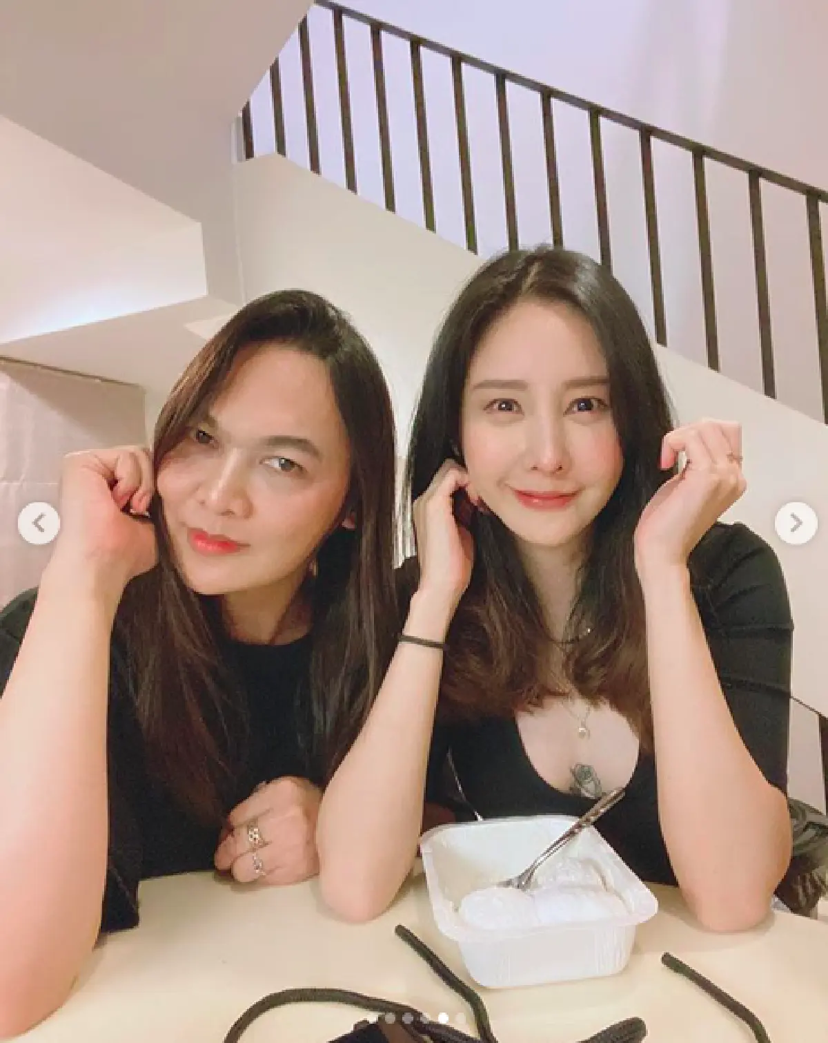 เกือบลืมมองหน้า! “แตงโม นิดา" กับรอยสักดอกกุหลาบกลางหน้าอก โผล่แย่งซีนเต็มๆ