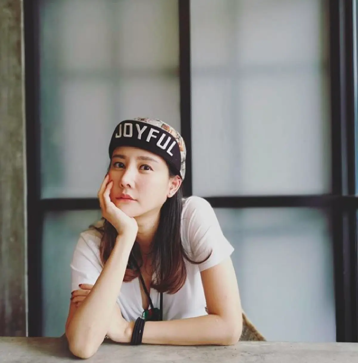 เกือบลืมมองหน้า! “แตงโม นิดา" กับรอยสักดอกกุหลาบกลางหน้าอก โผล่แย่งซีนเต็มๆ