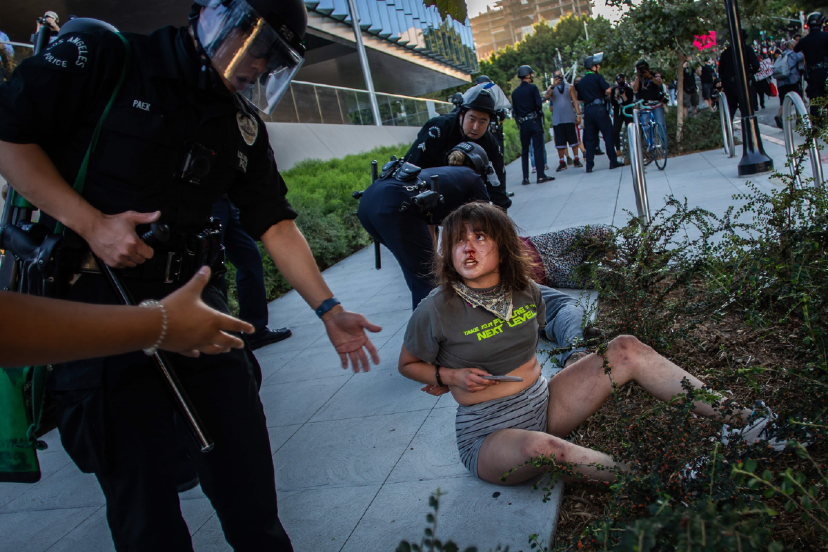 สหรัฐใช้ไม้แข็งปราบผู้ประท้วงคนหนุ่มสาว ลุกฮือต้านรัฐ