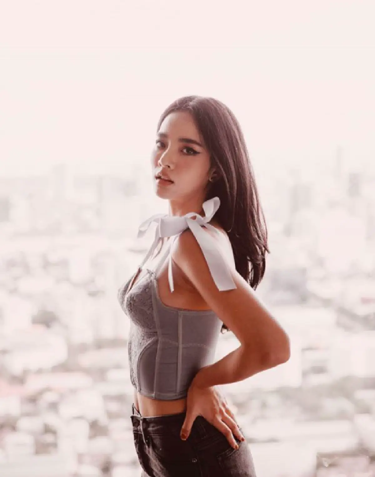 "วาววา ณิชารีย์" ถอดท่อนบนโพสท่าแซ่บ โชว์ความเซ็กซี่แบบเบาๆ