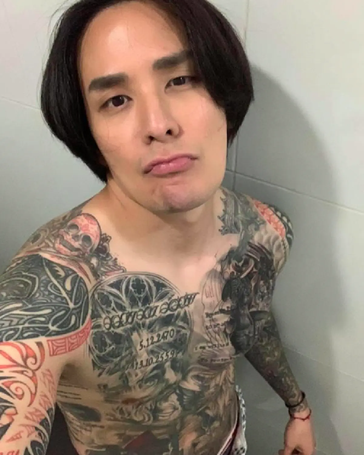  “แทค ภรัณยู” โชว์คลิปสักที่เจ้าตัวลงเข็มด้วยตนเอง ทำหลายคนตะลึง