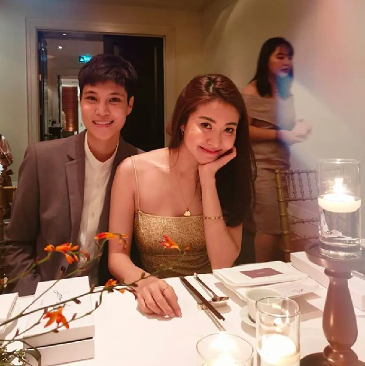  "เจี๊ยบ ลลนา" มอบแหวนเพชร กลางร้านหมูกระทะให้ "เดียร์ บุศรา" เป็นของขวัญวันเกิด 