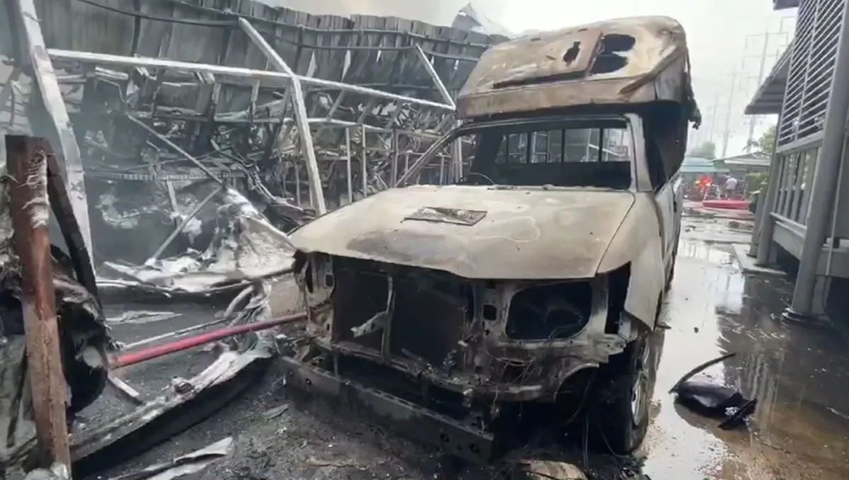 สูญกว่า 50 ล้าน!ไฟไหม้รง.ผลิตหลังคารถย่านลำลูกกาเสียหายหนัก