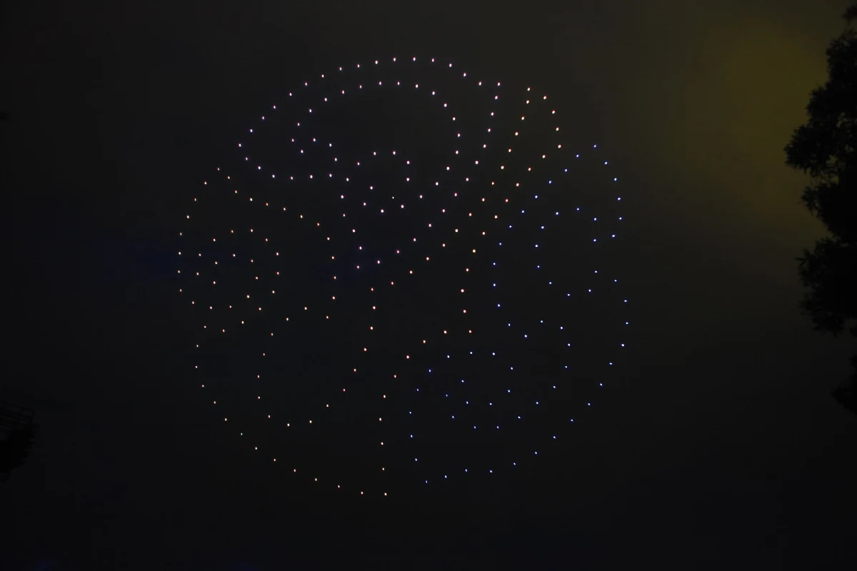 ตื่นตาตื่นใจ!โดรนแปรอักษรเทิดพระเกียรติ"ในหลวง"