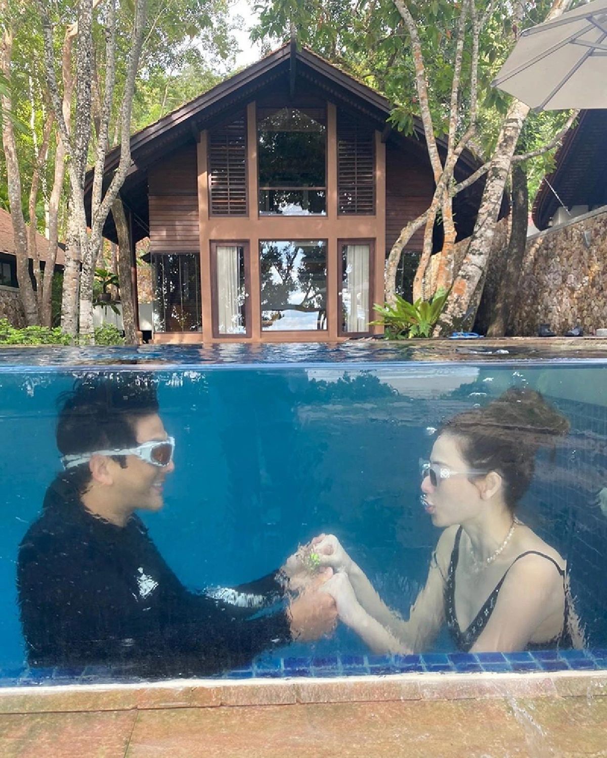 “ป๋อ-เอ๋” จัดรูปโรแมนติกสวีตใต้น้ำ ดูรูปแล้วลุ้นตาม