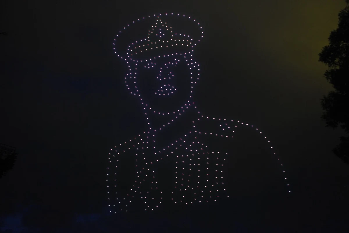 ตื่นตาตื่นใจ!โดรนแปรอักษรเทิดพระเกียรติ"ในหลวง"