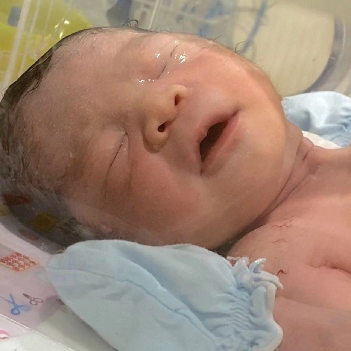 ลูกชายมาแล้ว! "อี๊ด โปงลางสะออน" ยิ้มแก้มปริ ภรรยาให้กำเนิดทายาทคนแรก