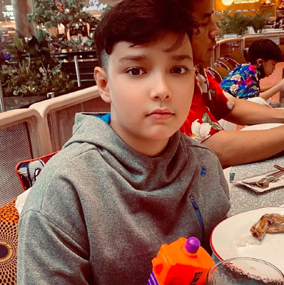 “น้องฮาเปอร์” ลูกชายคนโตของ “ฮาน่า-ฮิวโก้” โตเป็นหนุ่ม หน้าคมเข้มหล่อมาก