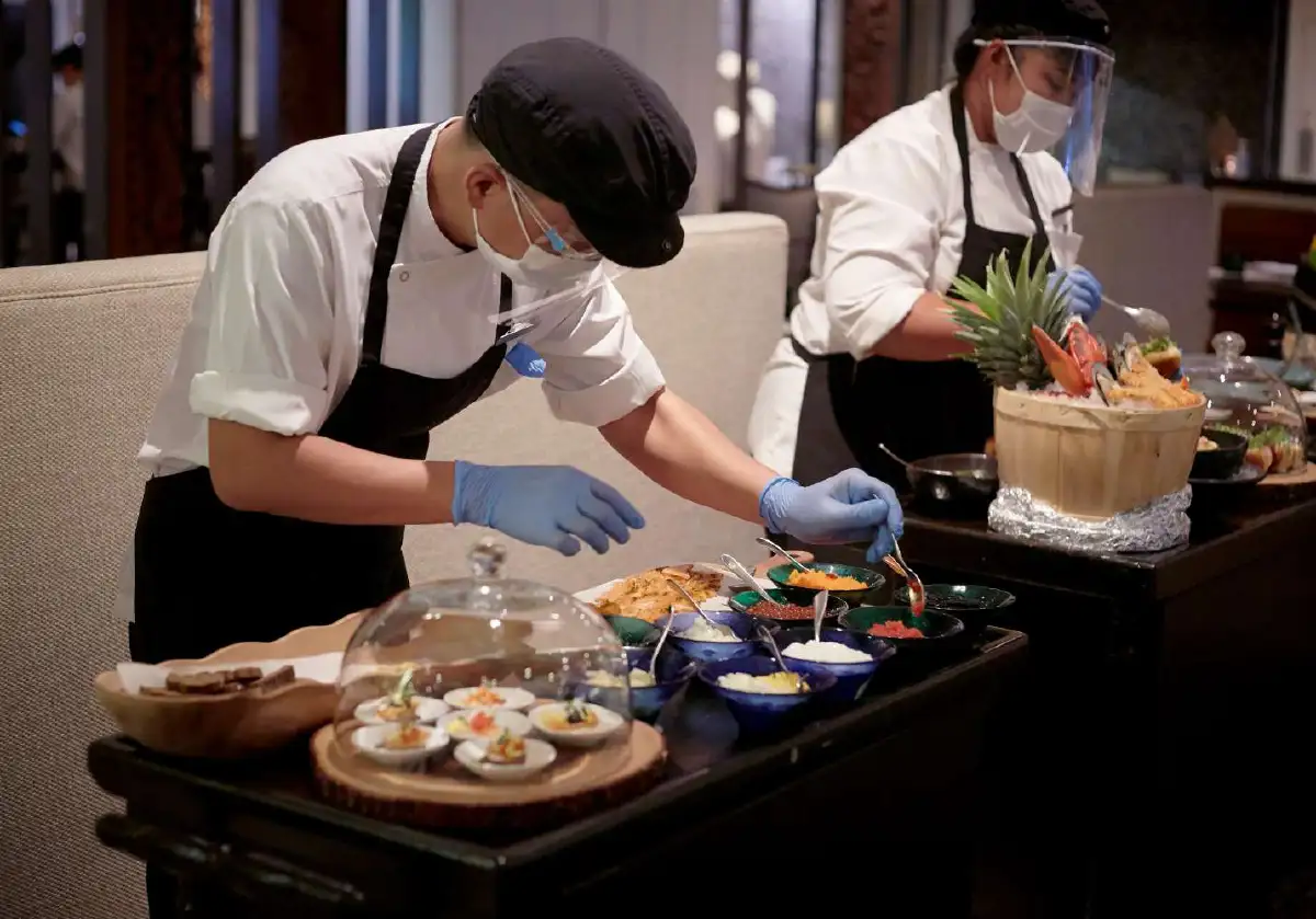 อลังการกับบุฟเฟ่ต์รูปแบบใหม่ในห้องอาหาร ‘เรนทรี คาเฟ่’