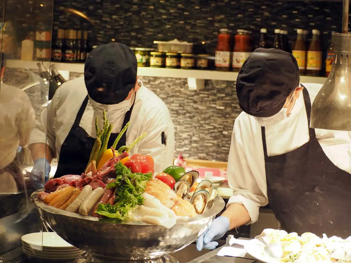 อลังการกับบุฟเฟ่ต์รูปแบบใหม่ในห้องอาหาร ‘เรนทรี คาเฟ่’