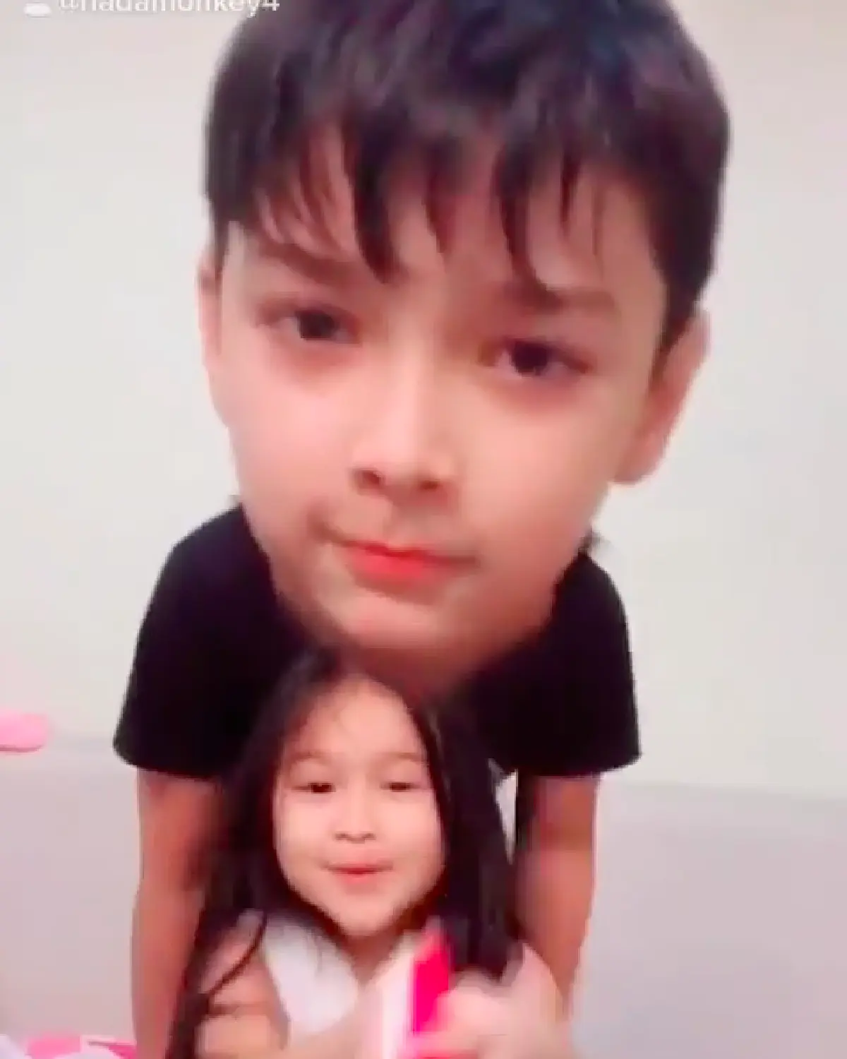 “น้องฮาเปอร์” ลูกชายคนโตของ “ฮาน่า-ฮิวโก้” โตเป็นหนุ่ม หน้าคมเข้มหล่อมาก