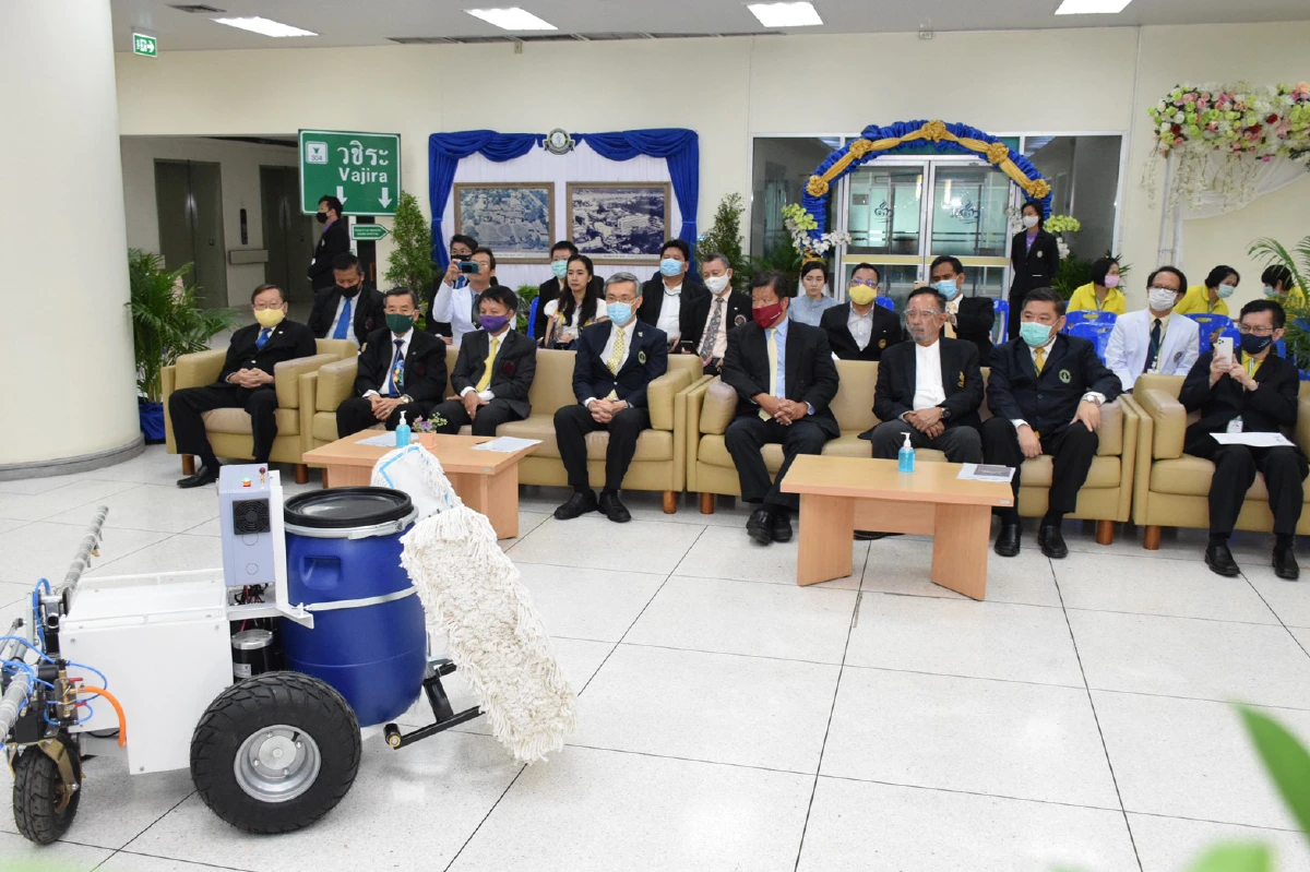 มอบ"น้องนนทรี"หุ่นยนต์ต้นแบบโรยละอองฆ่าเชื้อ